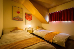 Umeda 15 min, Airport 40 min, USJ 30 min, Quiet residential neighborhood 5LDK Japanese style house for groups and families
